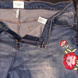 EUC Celebrity Pink embroidered skinny jeans - 22